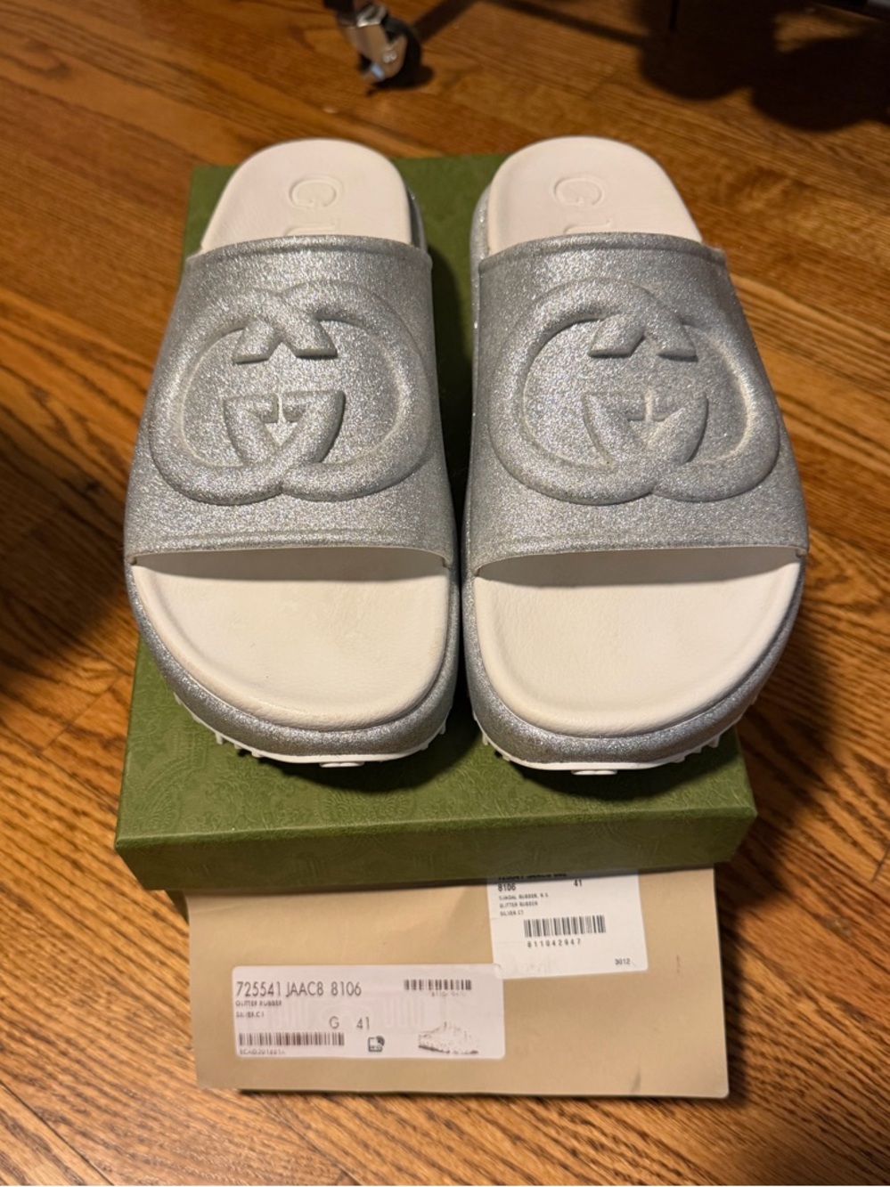 Gucci Silver Glitter Slide Sandals with Embossed Logo - size 41